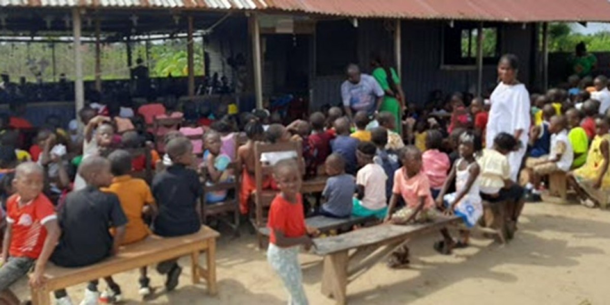 *Kindernevendienst spaart voor schoolspullen Liberia*.
