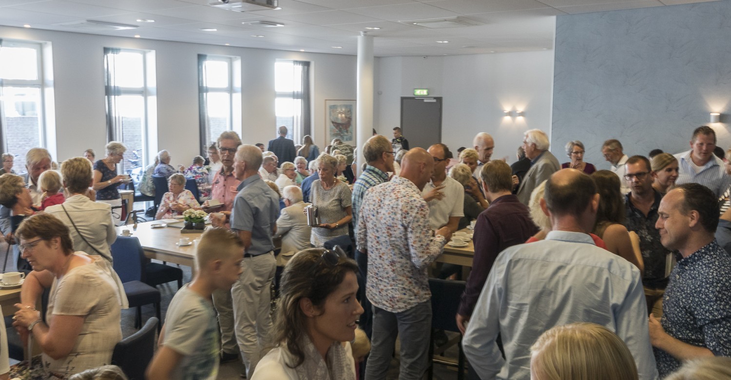 Koffie drinken na de dienst