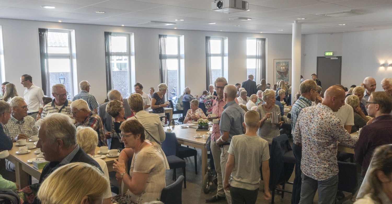 Koffie drinken na de dienst